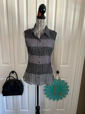 ✨ Melanie Lyne Geometric Pleated Hem Sleeveless Blouse - Size M ✨